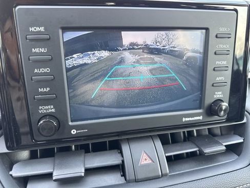 Used 2021 Toyota RAV4 XLE image 10