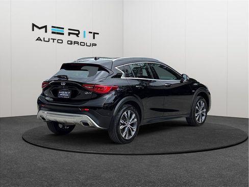 Used 2017 INFINITI QX30 Premium w/ Technology Package AWD/4WD image 9