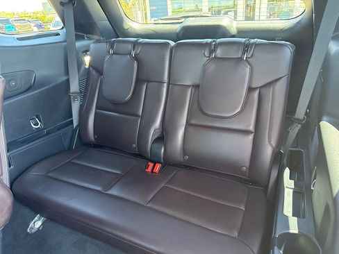 Used 2025 Ford Explorer Platinum w/ LUX Leather Package AWD/4WD image 9