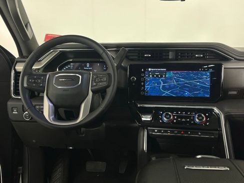 Used 2024 GMC Sierra 3500 Denali w/ Technology Package image 14