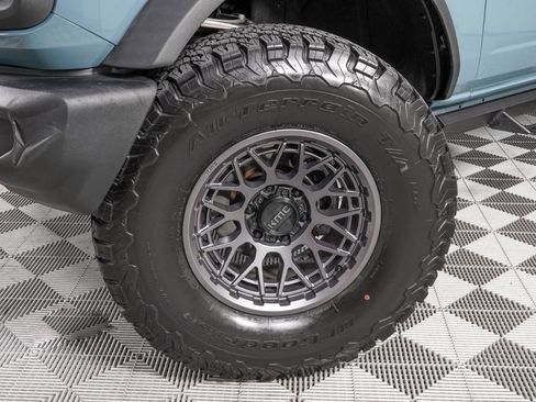 Used 2023 Ford Bronco Base image 3