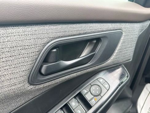 Used 2023 Nissan Rogue S image 21