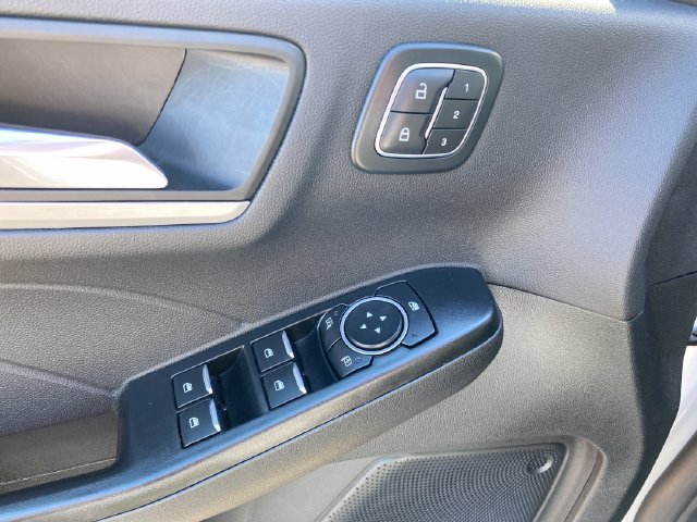 Used 2025 Ford Escape Platinum AWD/4WD image 18