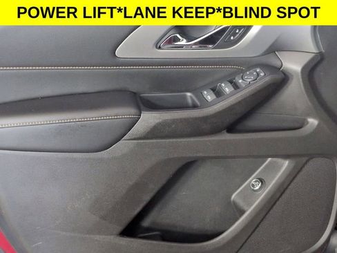 Used 2021 Chevrolet Traverse LT image 8