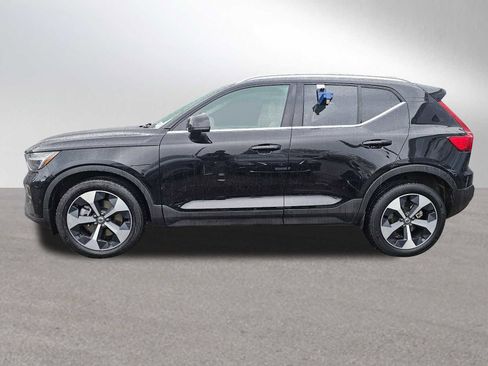 Used 2025 Volvo XC40 B5 Plus w/ Protection Package Premier image 6
