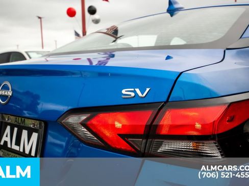 Used 2023 Nissan Versa SV image 9