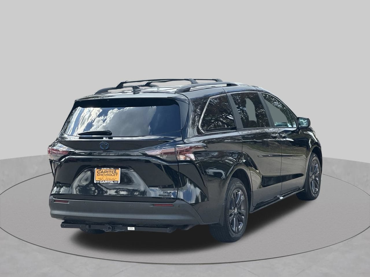 Used 2024 Toyota Sienna XLE Woodland Edition AWD/4WD image 5