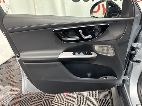 Used 2024 Mercedes-Benz GLC 300 4MATIC image 23