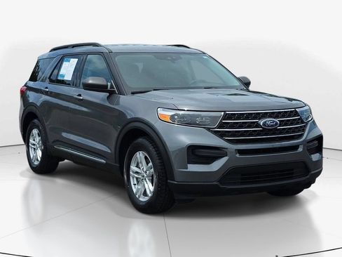 Used 2023 Ford Explorer XLT RWD image 3