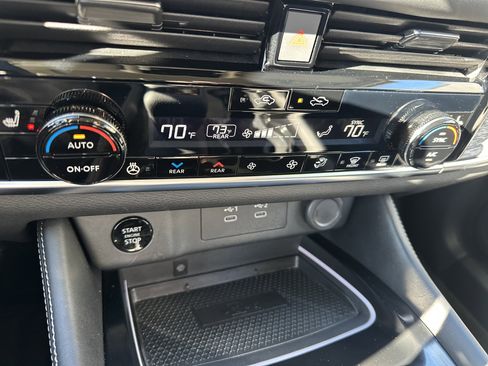 Used 2025 Nissan Rogue Platinum w/ Tech Package image 20