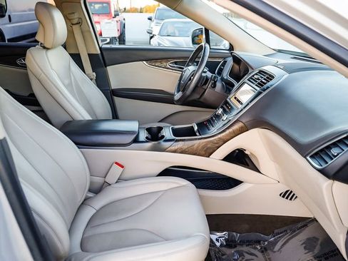 Used 2019 Lincoln Nautilus Select image 18