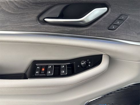 Used 2023 Jeep Grand Cherokee Overland image 15