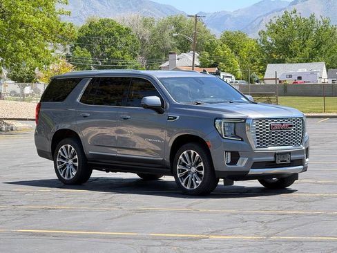 Used 2021 GMC Yukon Denali w/ Denali Premium Package AWD/4WD image 3