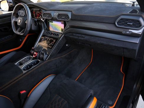 Used 2024 Lamborghini Urus Performante image 35