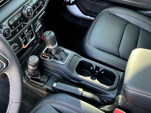 New 2025 Jeep Gladiator Sport w/ Premium Package image 30