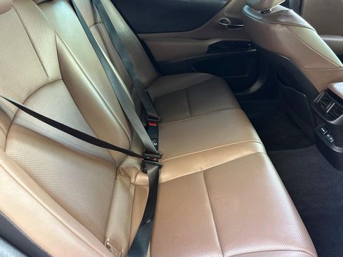 Used 2024 Lexus ES 350 w/ Premium Package image 30