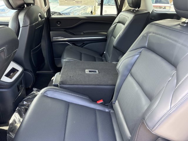 New 2026 Lincoln Navigator Premiere AWD/4WD image 18