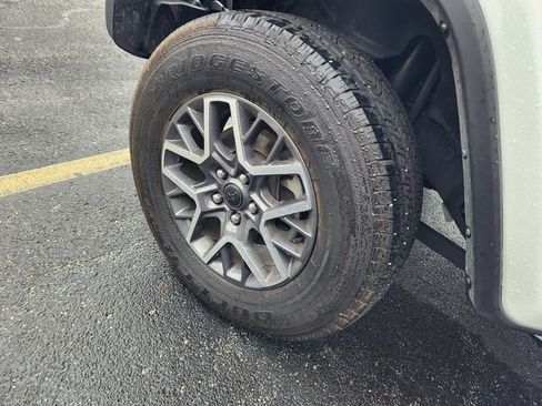 Used 2024 Jeep Wrangler Sahara image 23