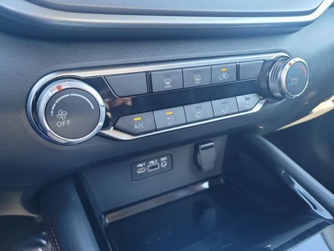 Used 2025 Nissan Altima 2.5 SR AWD/4WD image 19
