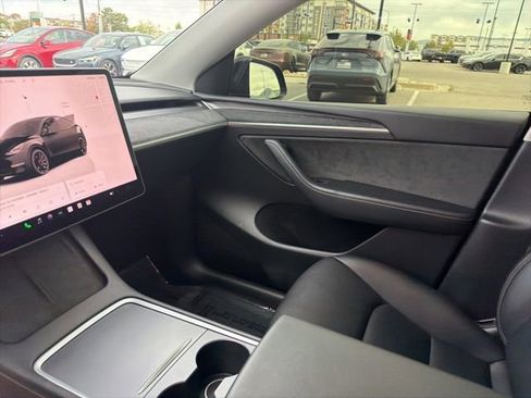 Used 2023 Tesla Model Y Performance AWD/4WD image 22