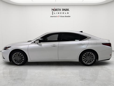 Used 2025 Lexus ES 350 Ultra Luxury w/ Accessory Package (Z2) FWD image 4