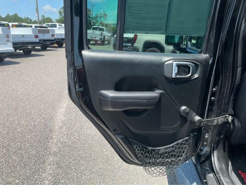 Used 2018 Jeep Wrangler Unlimited Sport AWD/4WD image 18