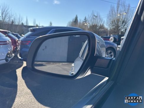 Used 2025 Hyundai Venue SEL image 29