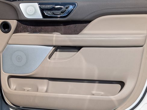 Used 2022 Lincoln Navigator Reserve AWD/4WD image 32