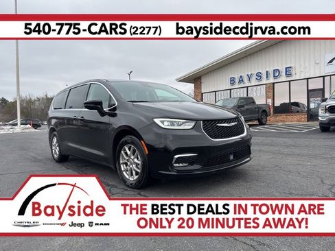 Used 2024 Chrysler Pacifica Touring-L image 1