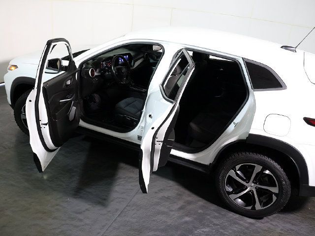 Used 2024 Chevrolet Trax RS w/ Driver Confidence Package FWD image 5