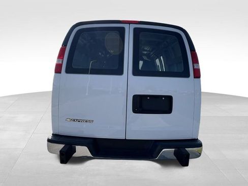 Used 2021 Chevrolet Express 2500 w/ Driver Convenience Package image 5