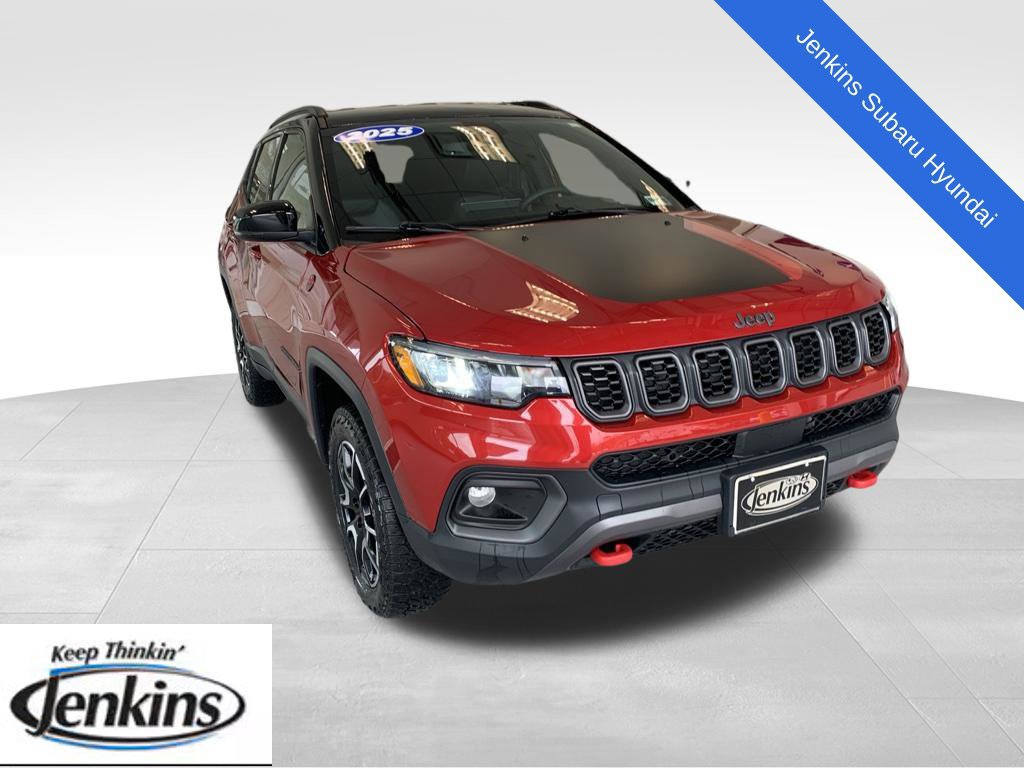 Used 2025 Jeep Compass Trailhawk AWD/4WD image 1