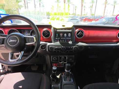 Used 2023 Jeep Gladiator Rubicon w/ Trailer Tow Package AWD/4WD image 9