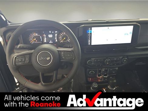 Used 2024 Jeep Gladiator Rubicon image 3