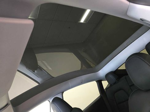 Used 2023 Tesla Model Y Long Range AWD/4WD image 24