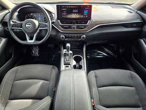 Used 2023 Nissan Altima 2.5 SV w/ SV Premium Package image 9