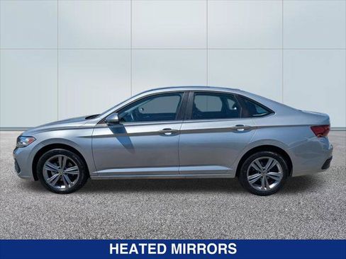 Used 2023 Volkswagen Jetta SE w/ Panoramic Sunroof Package FWD image 2