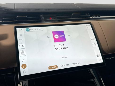 New 2025 Land Rover Range Rover Sport Dynamic SE image 16