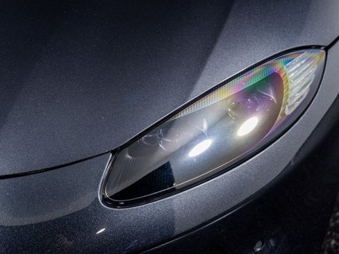 Used 2021 Aston Martin V8 Vantage Convertible image 24