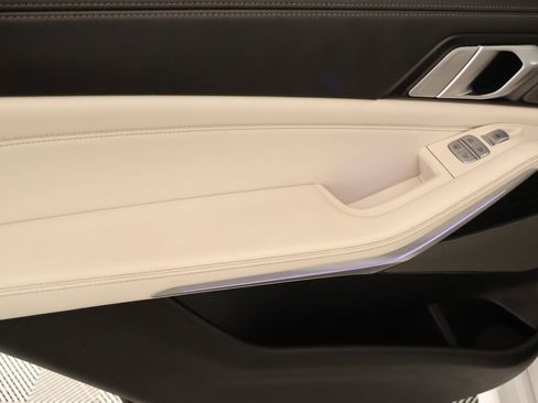 Used 2023 BMW X7 xDrive40i w/ M Sport Package AWD/4WD image 19