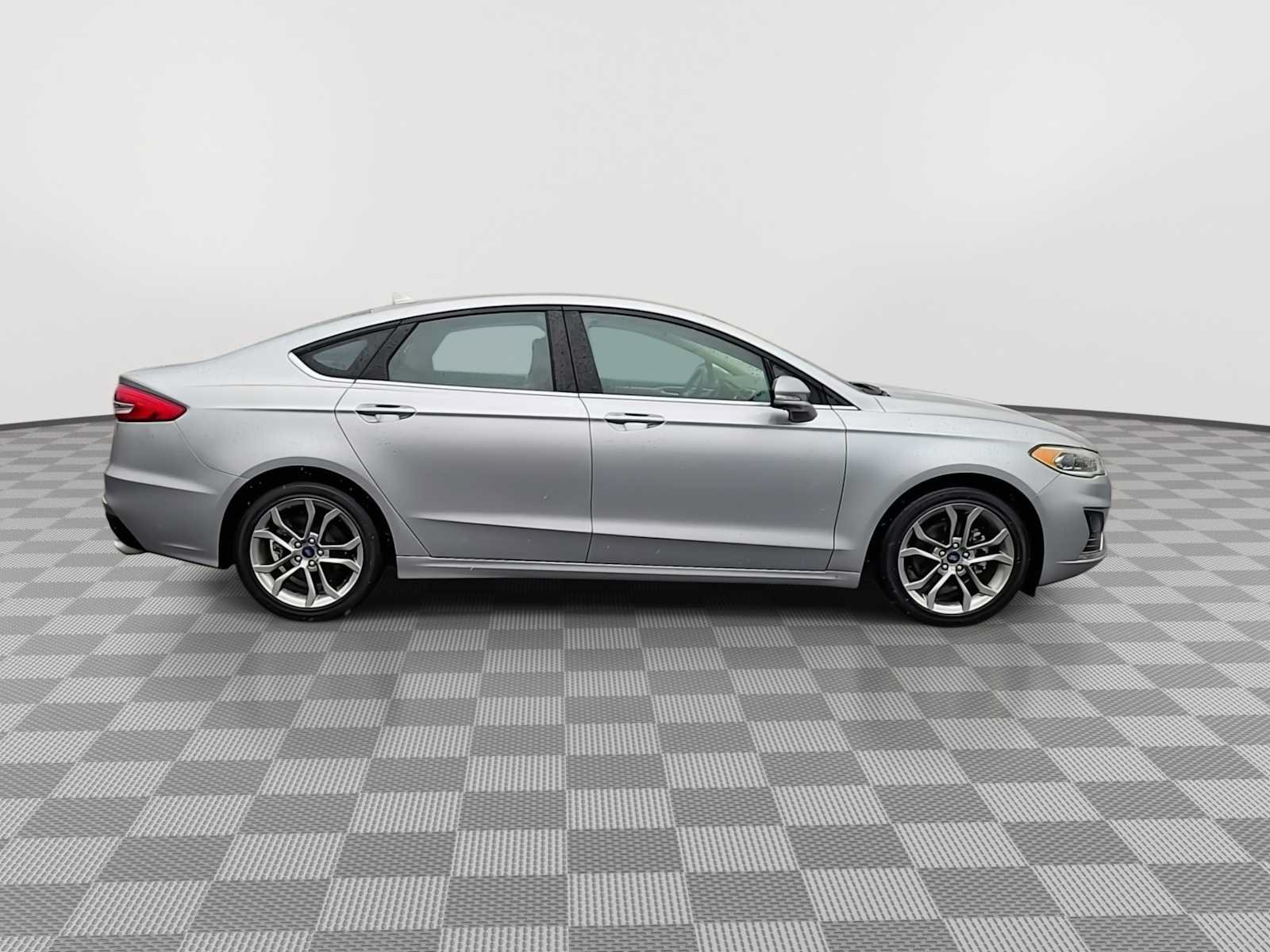 Used 2020 Ford Fusion SEL FWD image 9