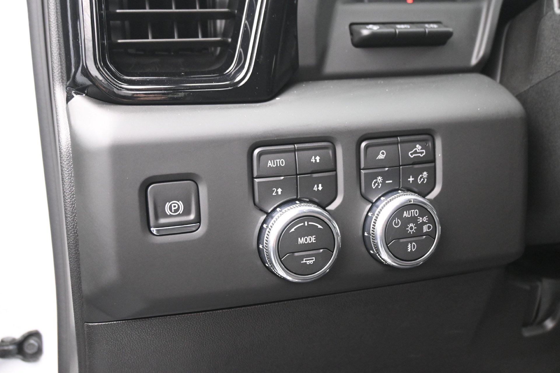 Used 2026 GMC Sierra 3500 AT4 w/ AT4 Premium Plus Package AWD/4WD image 22