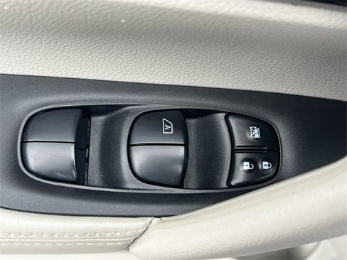 Used 2022 Nissan Rogue Sport SL image 18