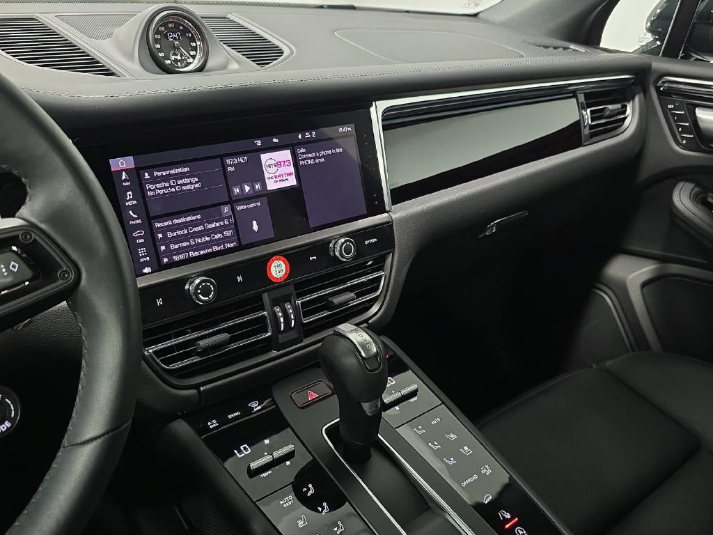 Certified 2026 Porsche Macan AWD/4WD image 15