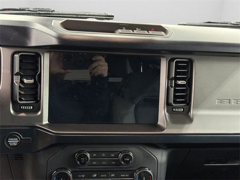 Used 2022 Ford Bronco Outer Banks image 16
