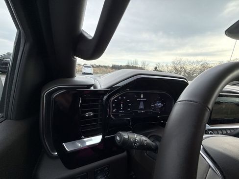 Used 2024 GMC Sierra 1500 SLT image 24