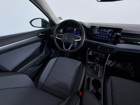 Used 2025 Volkswagen Jetta SE FWD image 11