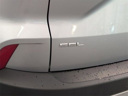 Used 2021 Ford Escape SEL w/ Technology Package image 9