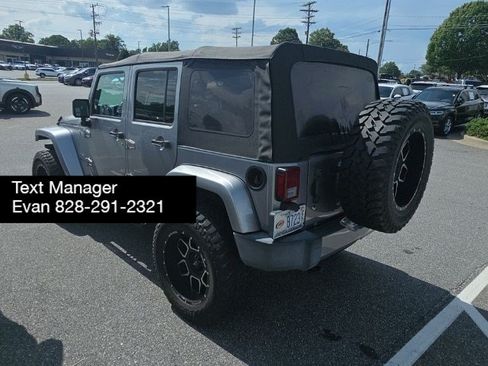 Used 2017 Jeep Wrangler Unlimited Sahara w/ Connectivity Group AWD/4WD image 20