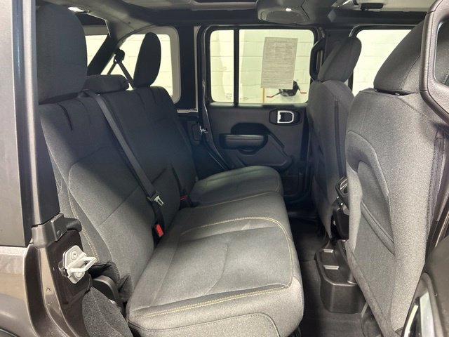 Used 2024 Jeep Wrangler Unlimited AWD/4WD image 17